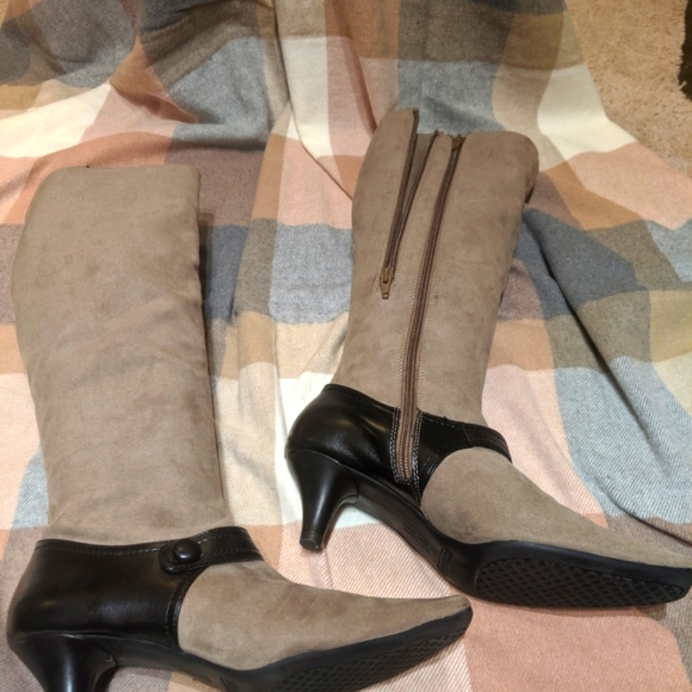 NWOT Grey Suede Boots